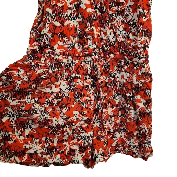 Banana Republic red white black spaghetti  strap v-neck one piece romper shorts - Picture 4 of 9